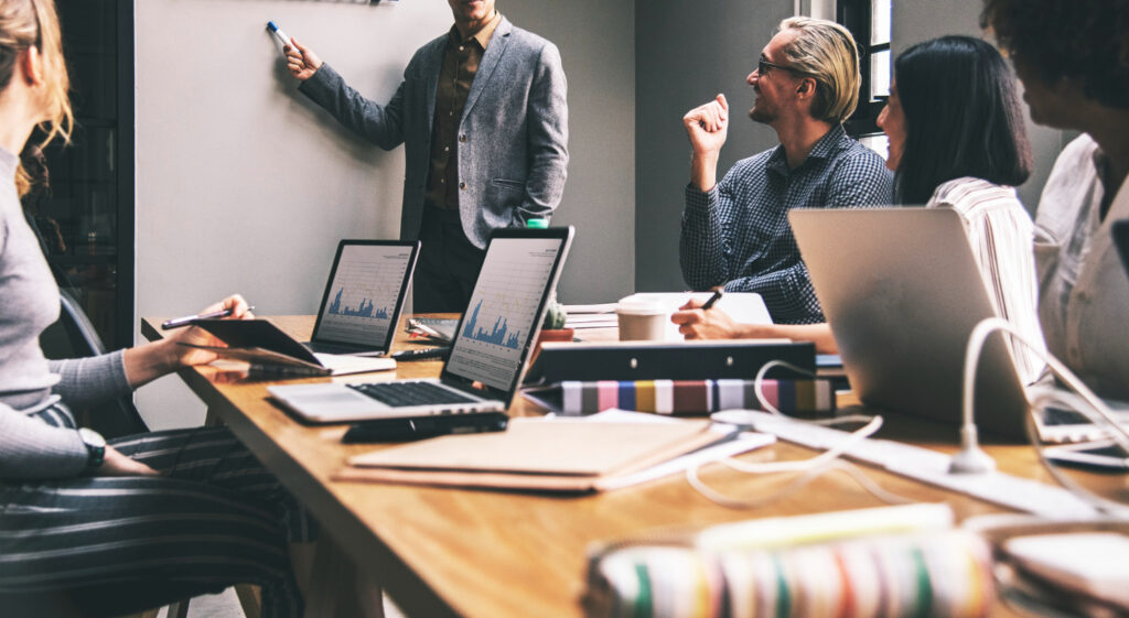 What’s the Difference Between HRSaaS and a PEO?